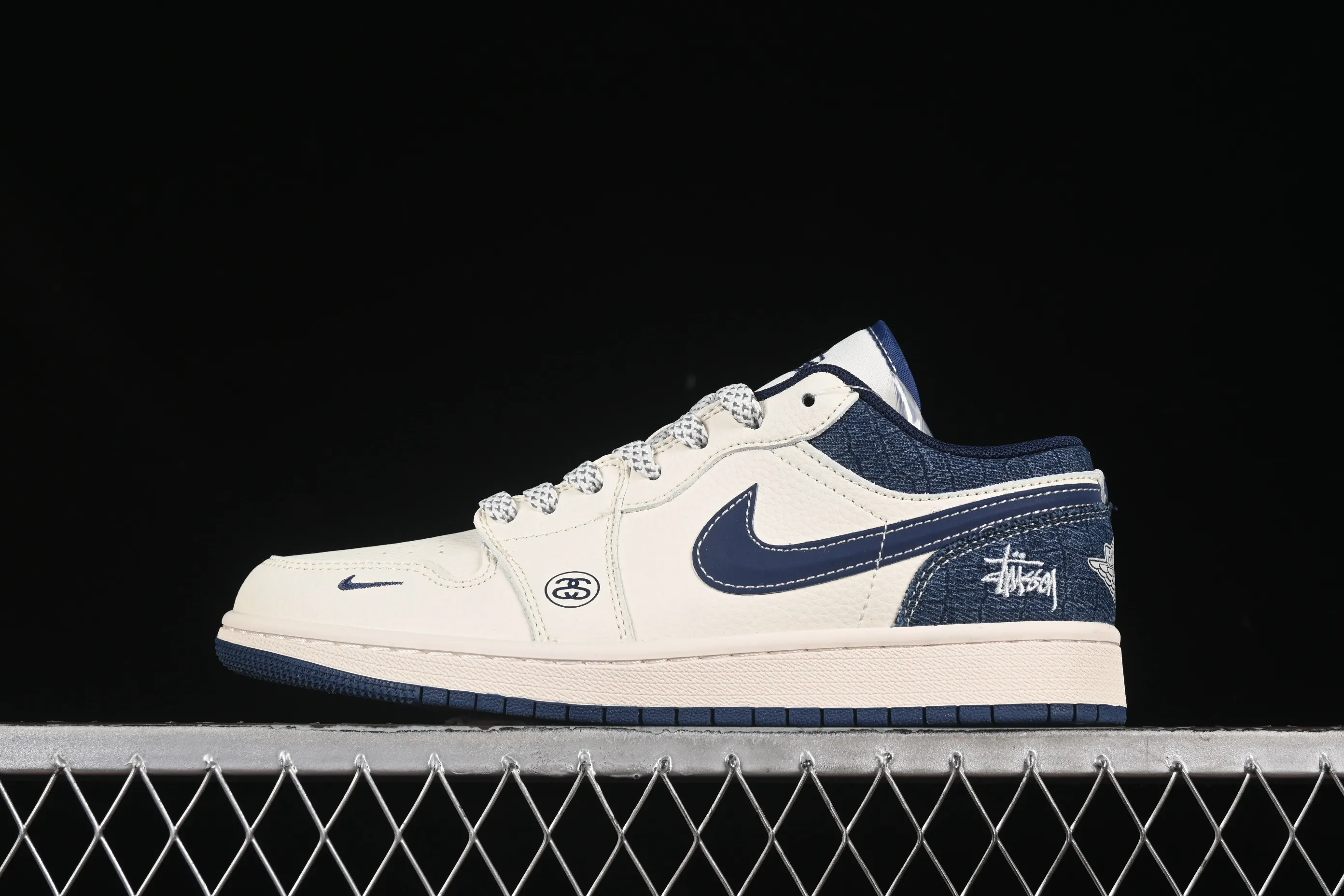 All Categories Air Jordan Jordan Series Basketball Shoes Air Jordan 1 Low High-end Customized Low-top Sneakers Travis Scott x Fragment Design x Air Jordan 1 Low OG SP AJ1 Stussi Co-branded Rice Blue Three-dimensional Sneakers Low-top Cultural Casual Sneakers XS6086-562